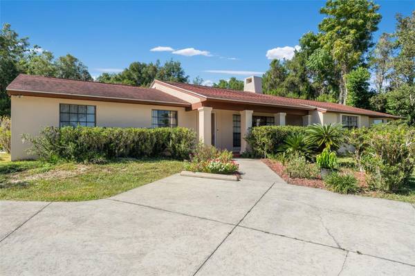 8943 SILVER LAKE DR, Leesburg, FL 34788