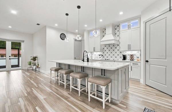 13204 LAKE MAGDALENE BLVD, Tampa, FL 33618