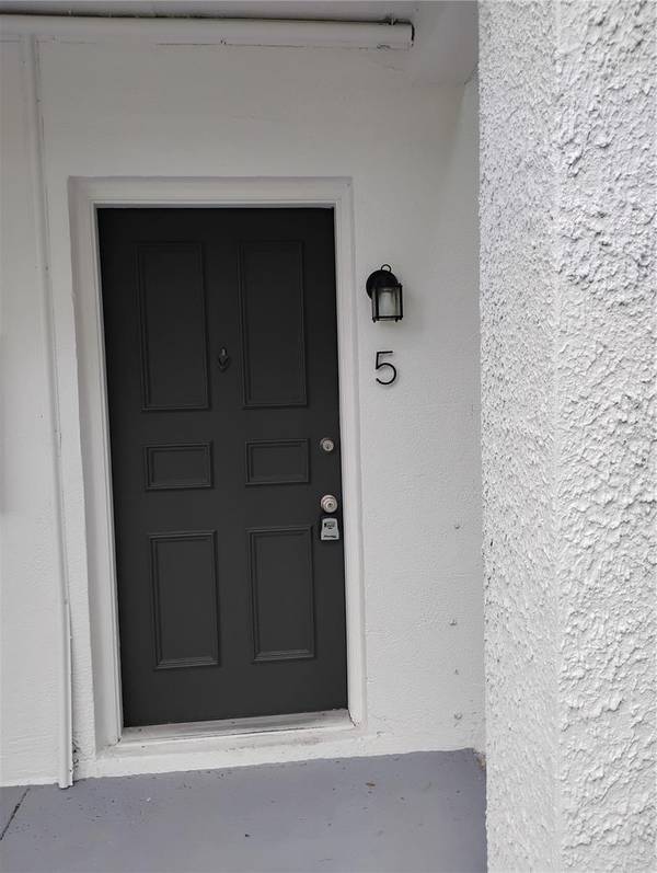 116 SW JEFFERSON CIR #5, St Petersburg, FL 33703