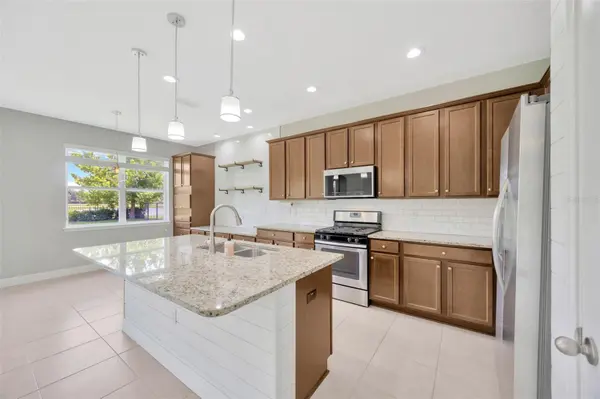 7010 OLD BENTON DR, Apollo Beach, FL 33572