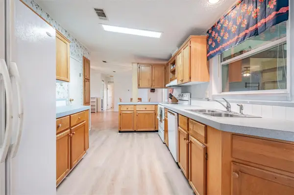 37700 NEUKOM AVE, Zephyrhills, FL 33541