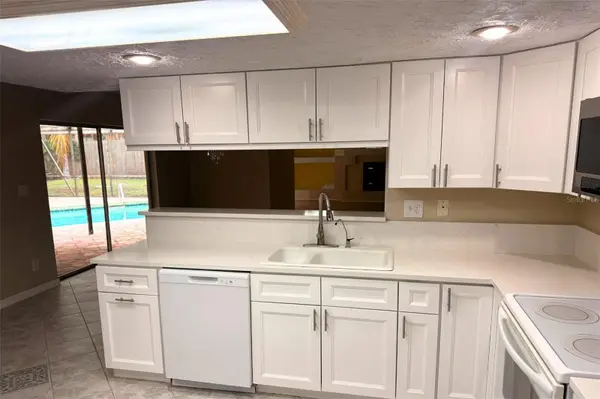8748 FOREST LAKE DR, Port Richey, FL 34668