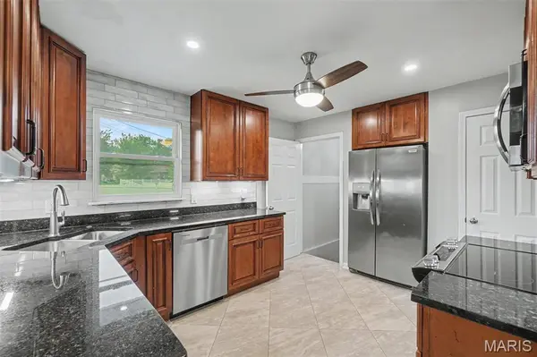 502 Pine ST, St Charles, MO 63301