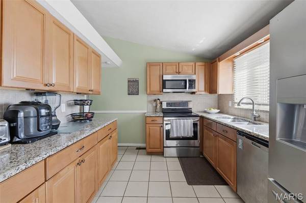 4542 Jenkins LN, St Louis, MO 63128