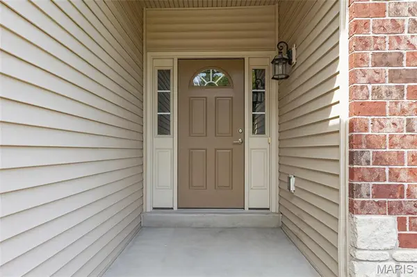 1247 Emerald Gardens DR, St Peters, MO 63376