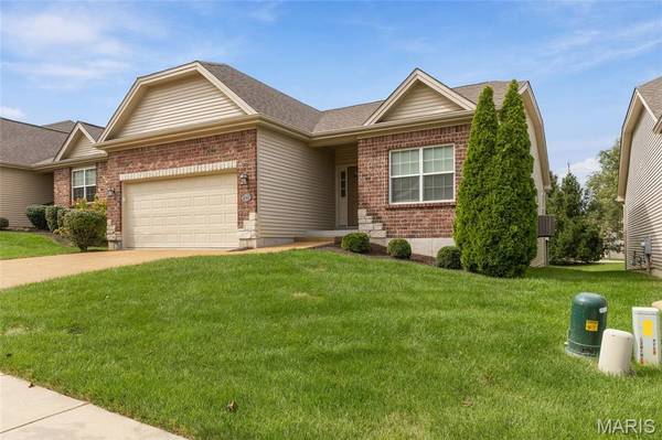 1247 Emerald Gardens DR, St Peters, MO 63376