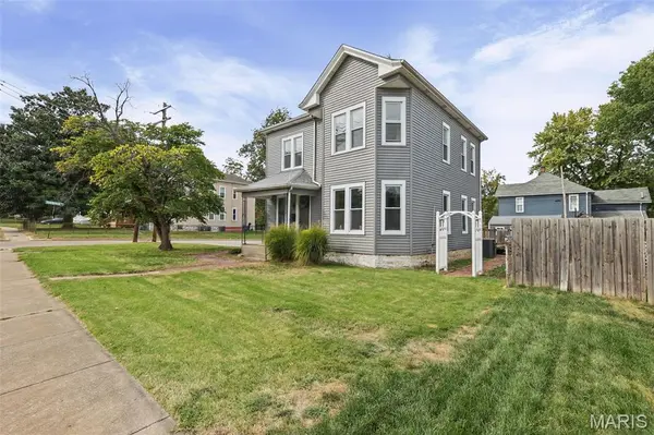 3010 College AVE, Alton, IL 62002
