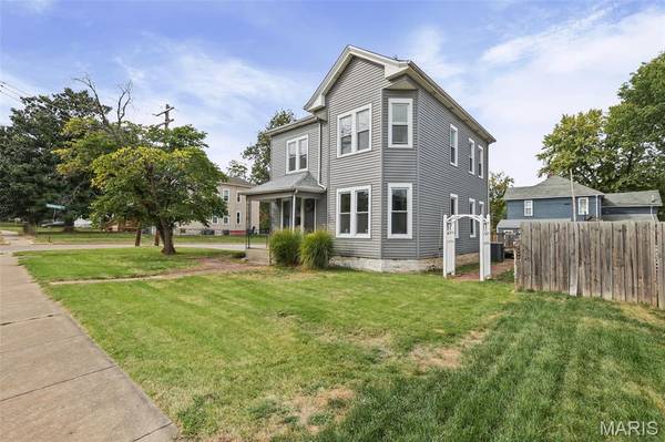 3010 College AVE, Alton, IL 62002