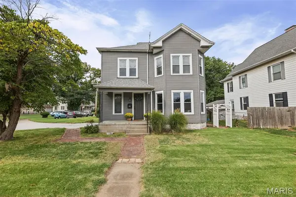 3010 College AVE, Alton, IL 62002