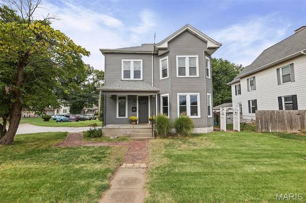 3010 College AVE, Alton, IL 62002