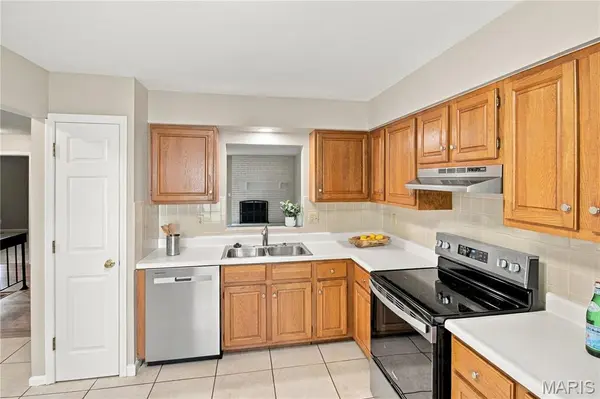 1008 Ridgeway Meadow DR, Ellisville, MO 63021