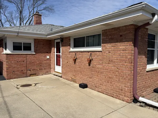 8303 N Washington ST, Niles, IL 60714