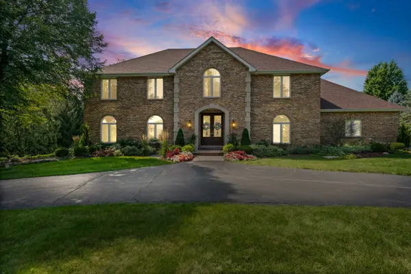 5657 Oakwood CIR, Long Grove, IL 60047