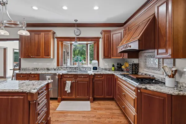 5657 Oakwood CIR, Long Grove, IL 60047