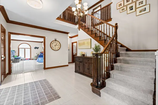 5657 Oakwood CIR, Long Grove, IL 60047