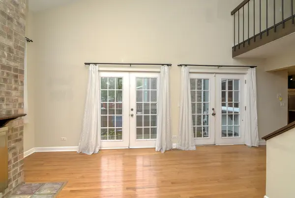 306 Colony Green DR, Bloomingdale, IL 60108
