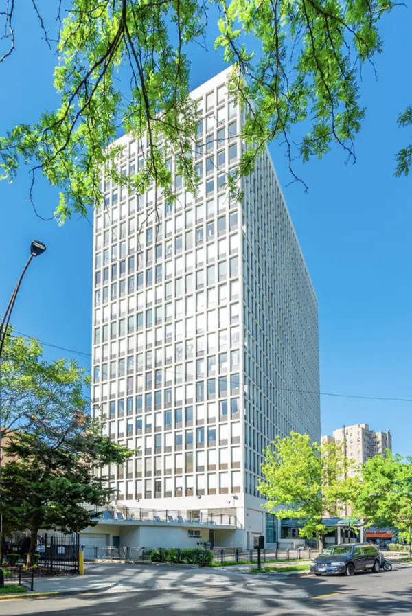 444 W Fullerton Pkwy #802, Chicago, IL 60614