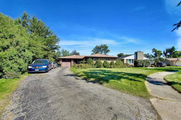 354 E Huntington LN, Elmhurst, IL 60126