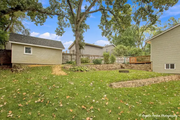 5104 E Lake Shore DR, Wonder Lake, IL 60097