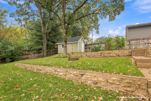 5104 E Lake Shore DR, Wonder Lake, IL 60097