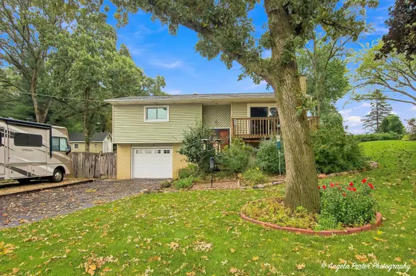 5104 E Lake Shore DR, Wonder Lake, IL 60097