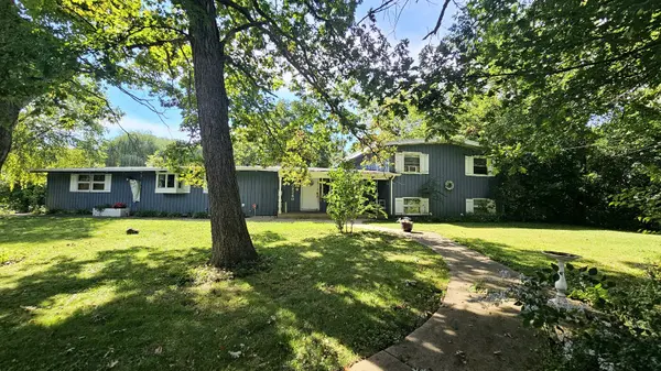 0N740 Prince Crossing RD, West Chicago, IL 60185