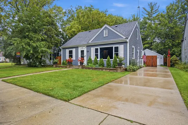 389 N Commonwealth AVE, Elgin, IL 60123