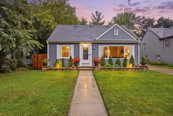 389 N Commonwealth AVE, Elgin, IL 60123