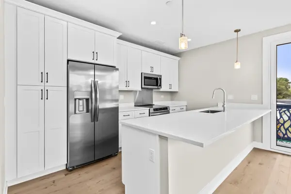 839 Madison ST #201, Oak Park, IL 60302