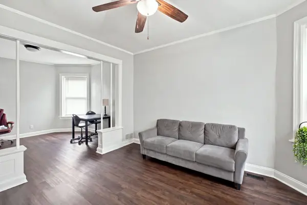 4833 W GLADYS AVE, Chicago, IL 60644