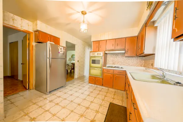 5010 Forster AVE, Schiller Park, IL 60176