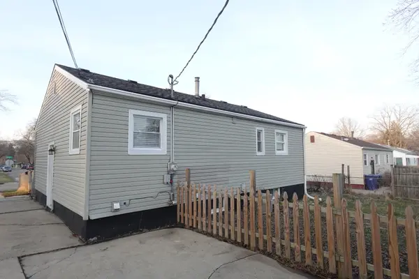 2401 Huron TER, Waukegan, IL 60087
