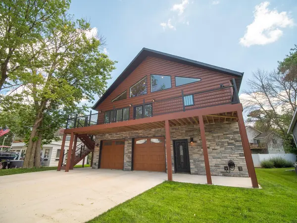 15385 Crane ST, Clear Lake, IA 50428