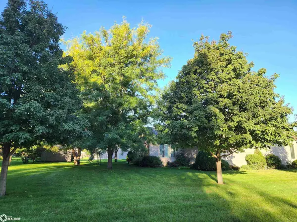 3399 Saratoga CT, Mason City, IA 50401