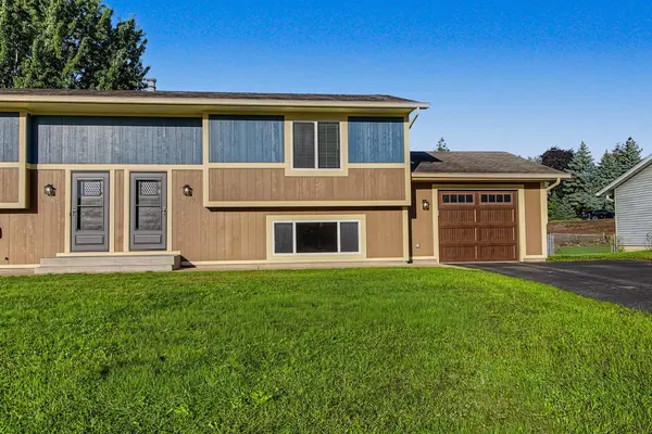 1381 Easter LN, Eagan, MN 55123