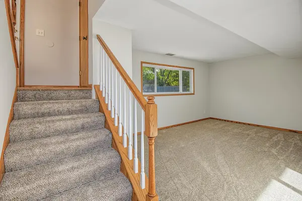 1381 Easter LN, Eagan, MN 55123