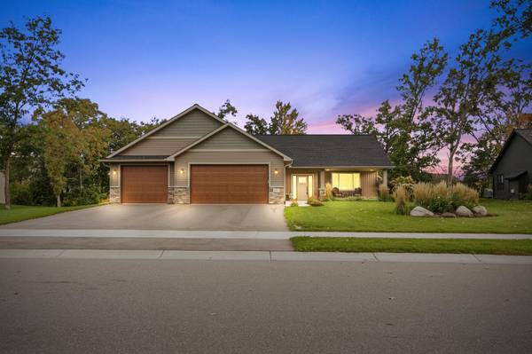 4704 381st TRL, North Branch, MN 55056