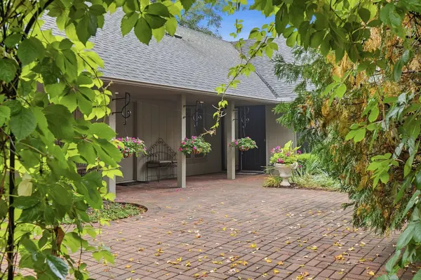 4890 Regents WALK, Excelsior, MN 55331