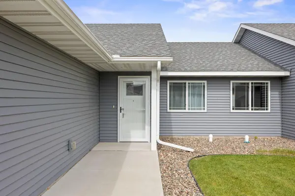 38820 Maple CT, North Branch, MN 55056