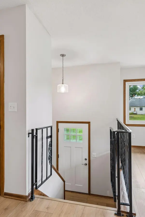 3548 Edgerton ST, Vadnais Heights, MN 55127