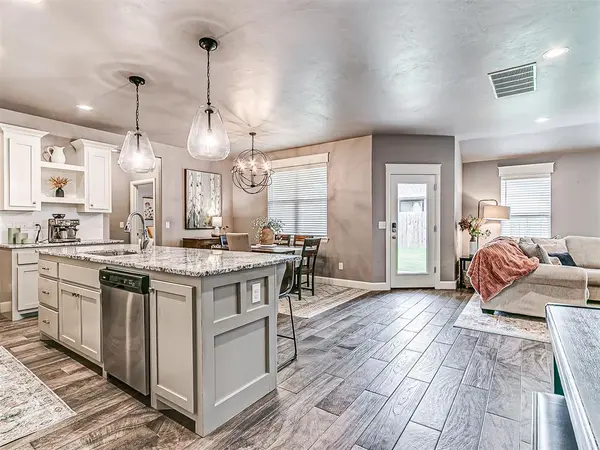 8209 NW 151st TER, Edmond, OK 73013
