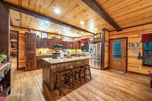 44 Pine Bluff RD, Broken Bow, OK 74728