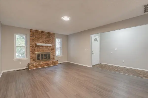 10445 Dover DR, Yukon, OK 73099