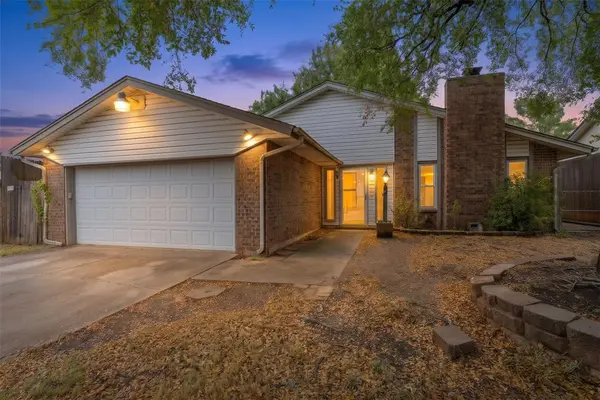 10445 Dover DR, Yukon, OK 73099