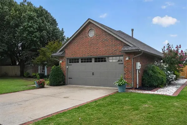 1916 Mark RD, Edmond, OK 73003