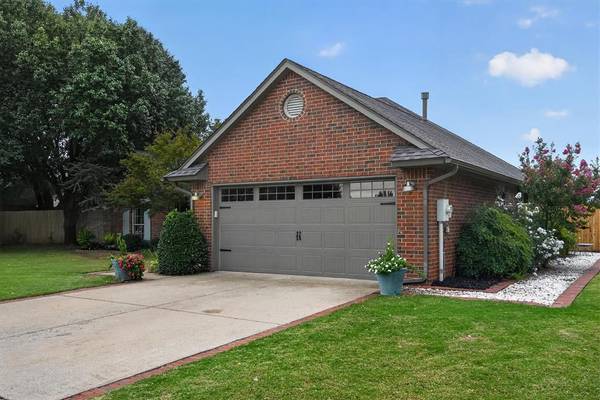 1916 Mark RD, Edmond, OK 73003