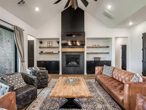 1330 Acclivis CT, Newcastle, OK 73065