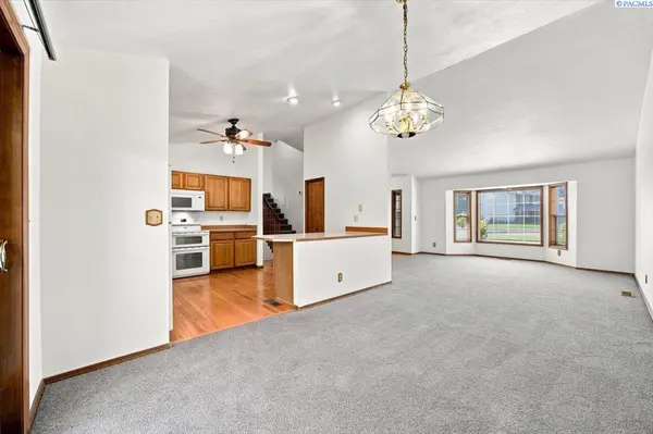 2738 Willowbrook Ave, Richland, WA 99352
