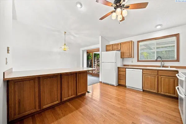 2738 Willowbrook Ave, Richland, WA 99352