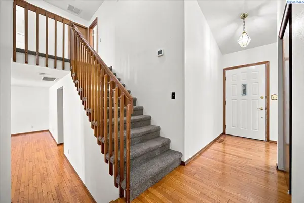 2738 Willowbrook Ave, Richland, WA 99352